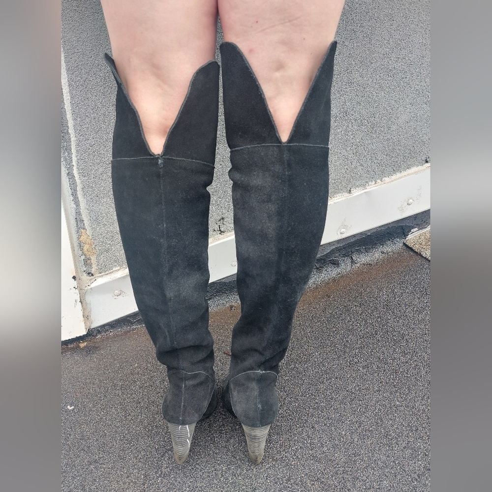 Retro BCBG Black Suede Knee High Boots sz 8/8.5